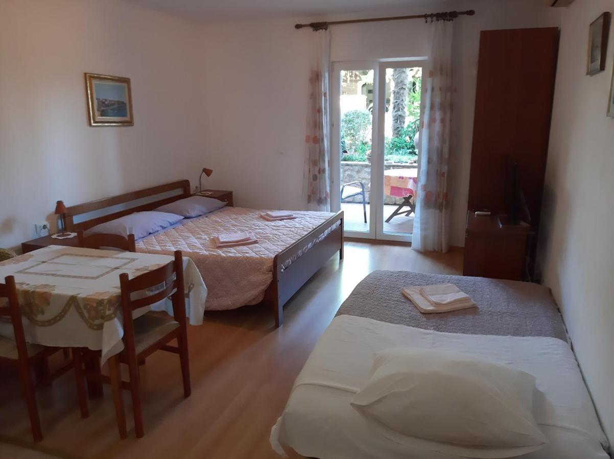 Apartments N & V Porec Esterno foto