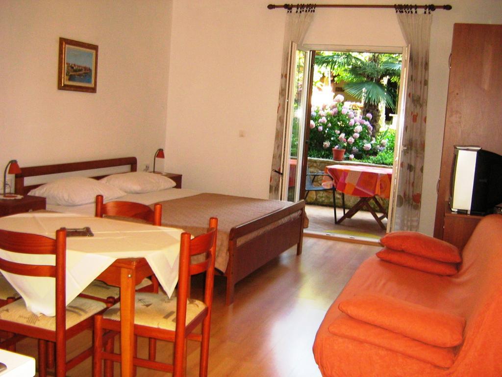 Apartments N & V Porec Esterno foto